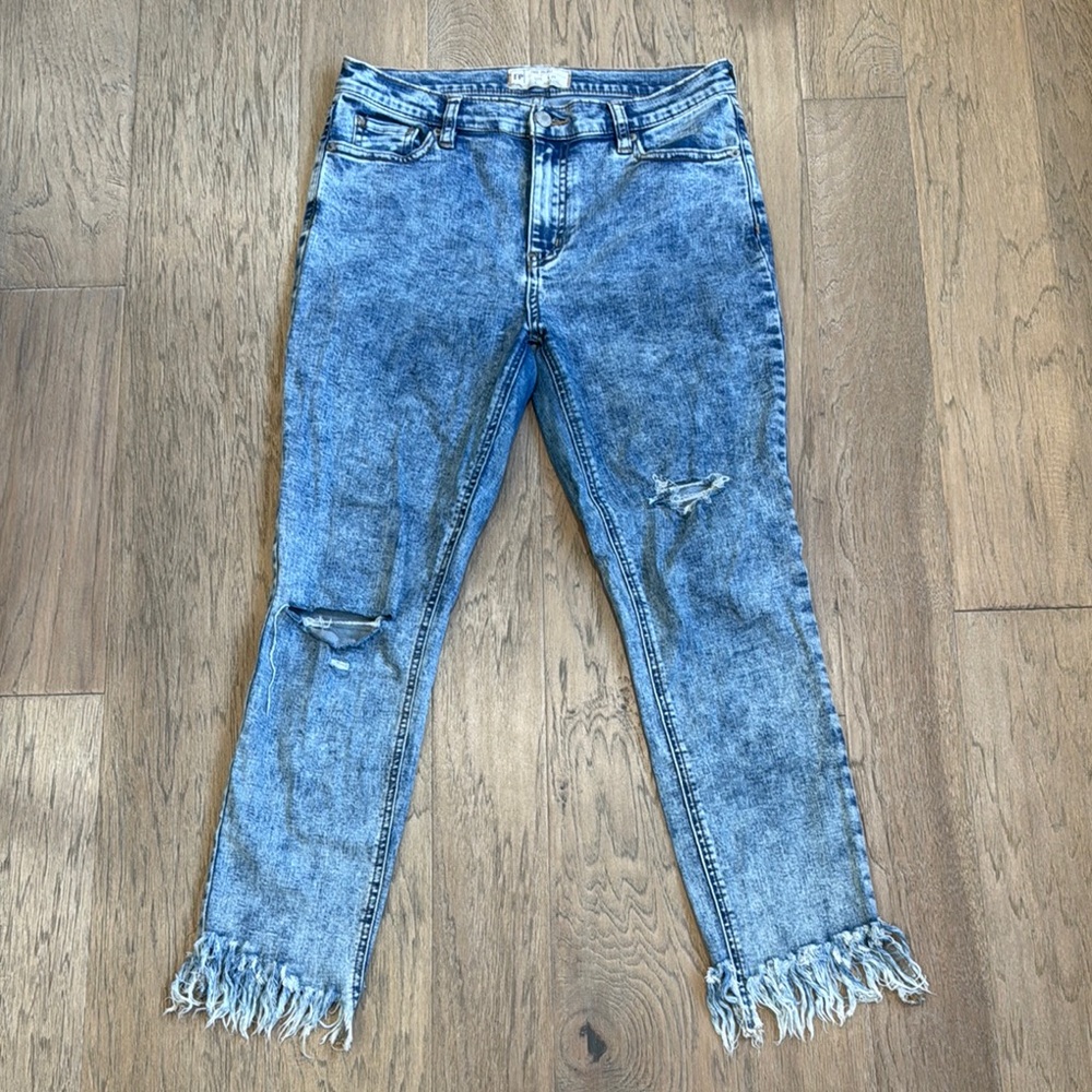 Free People Great Heights Distressed Jeans Size 29 - Picture 2 of 8